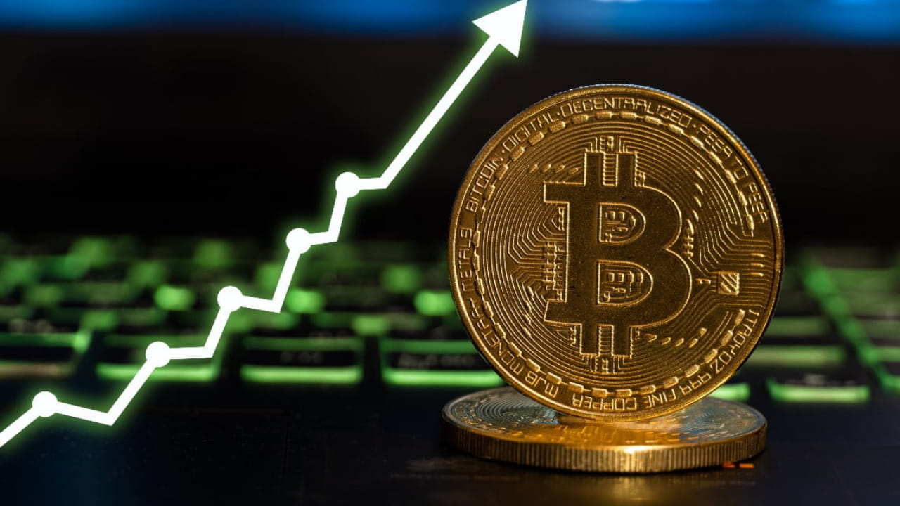 Bitcoin Options Traders Bet $115K, Leverage Risk Rises in 2024