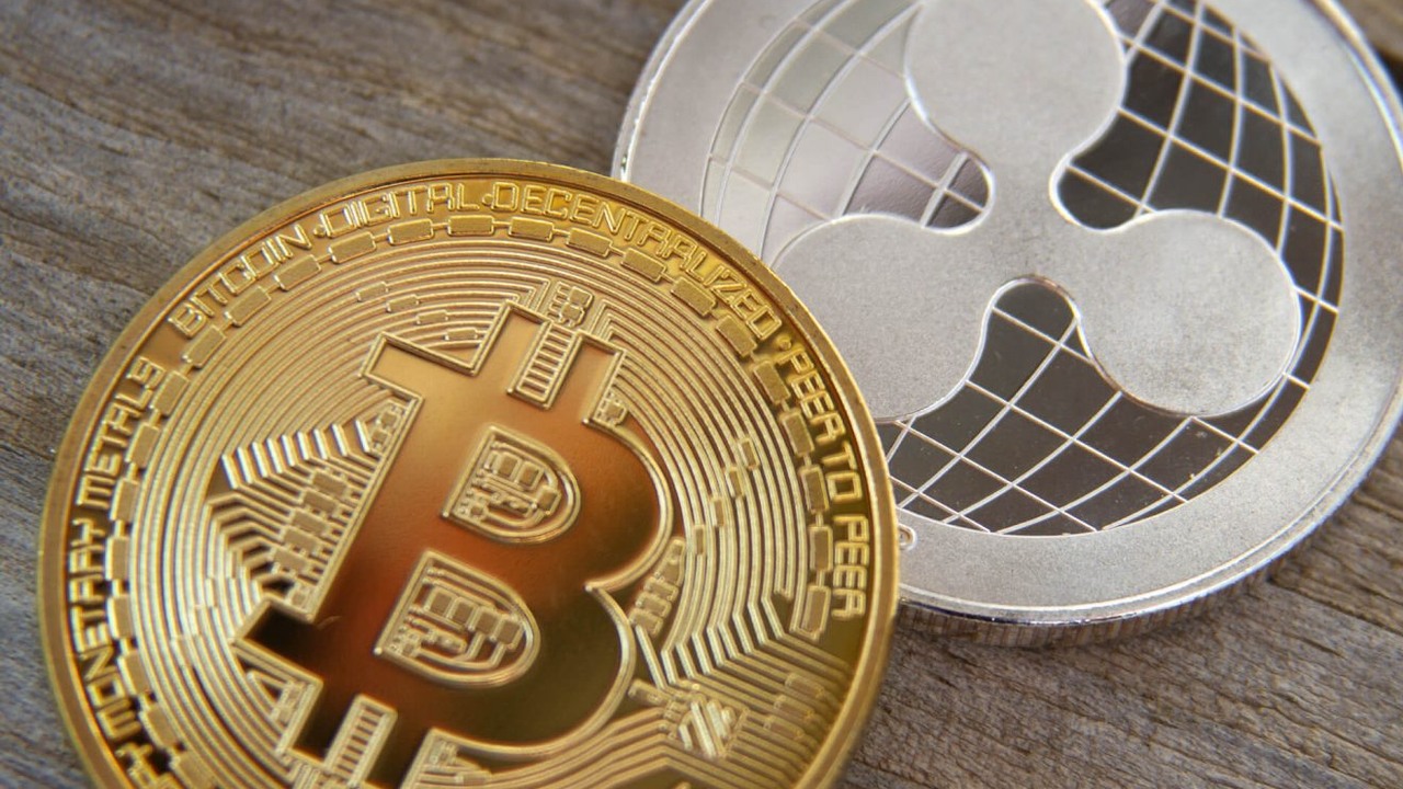 Bitcoin Decouples BTC Recovering Against XRP Weakness