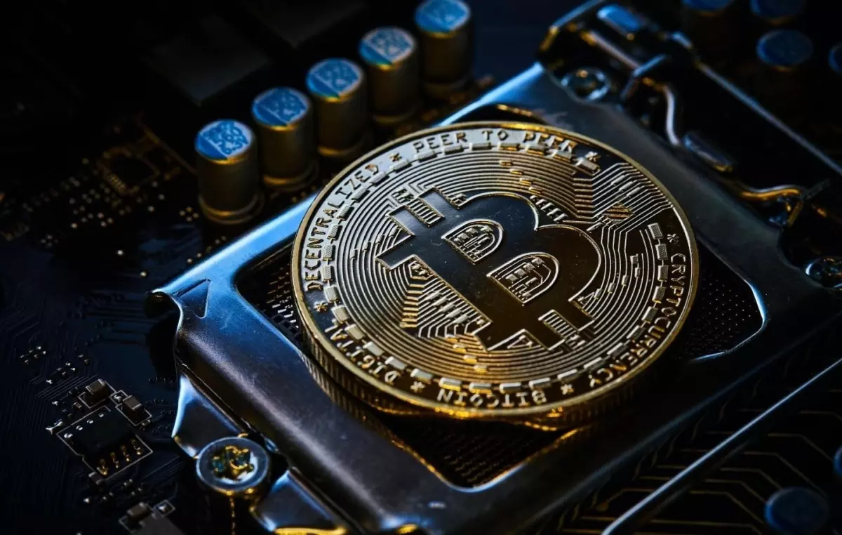 Bitcoin Miners Urged to Use Fiat Loans Instead of Selling BTC